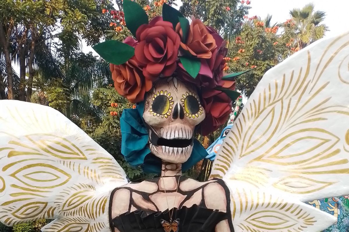 El arte de la cartonería de Belén Sánchez y el tradicional Día de muertos