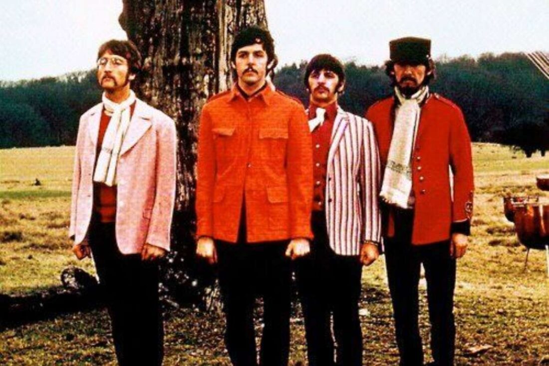 Lanzamiento de 'Strawberry Fields Forever' de The Beatles - Universal  Sónica Universal Sónica